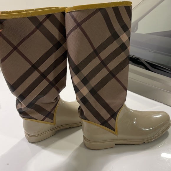 ✨Authentic Burberry Rainboots - Picture 2 of 4
